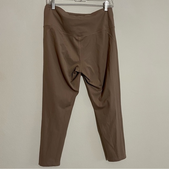 Girlfriend Collective brown tan stretch athleisure leggings in size large - Picture 7 of 9